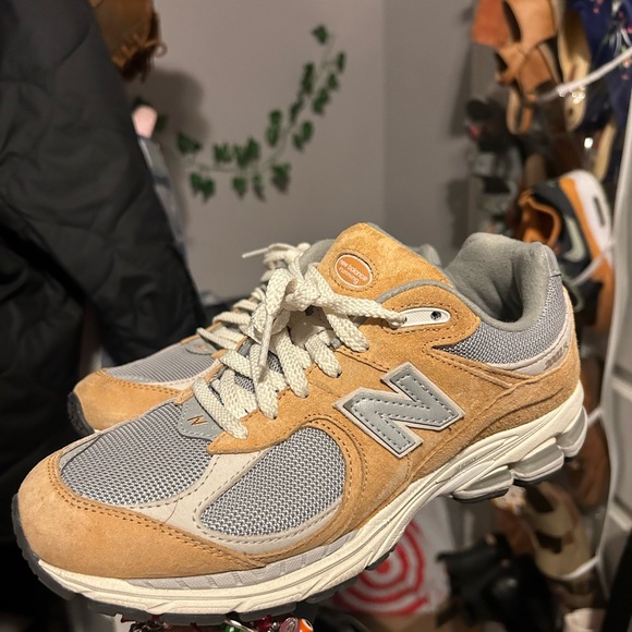New Balance 2002r Sweet Caramel 6M - Picture 3 of 5